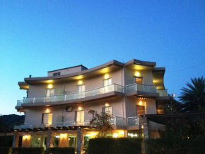 Отель Souris Hotel  Ровиес
